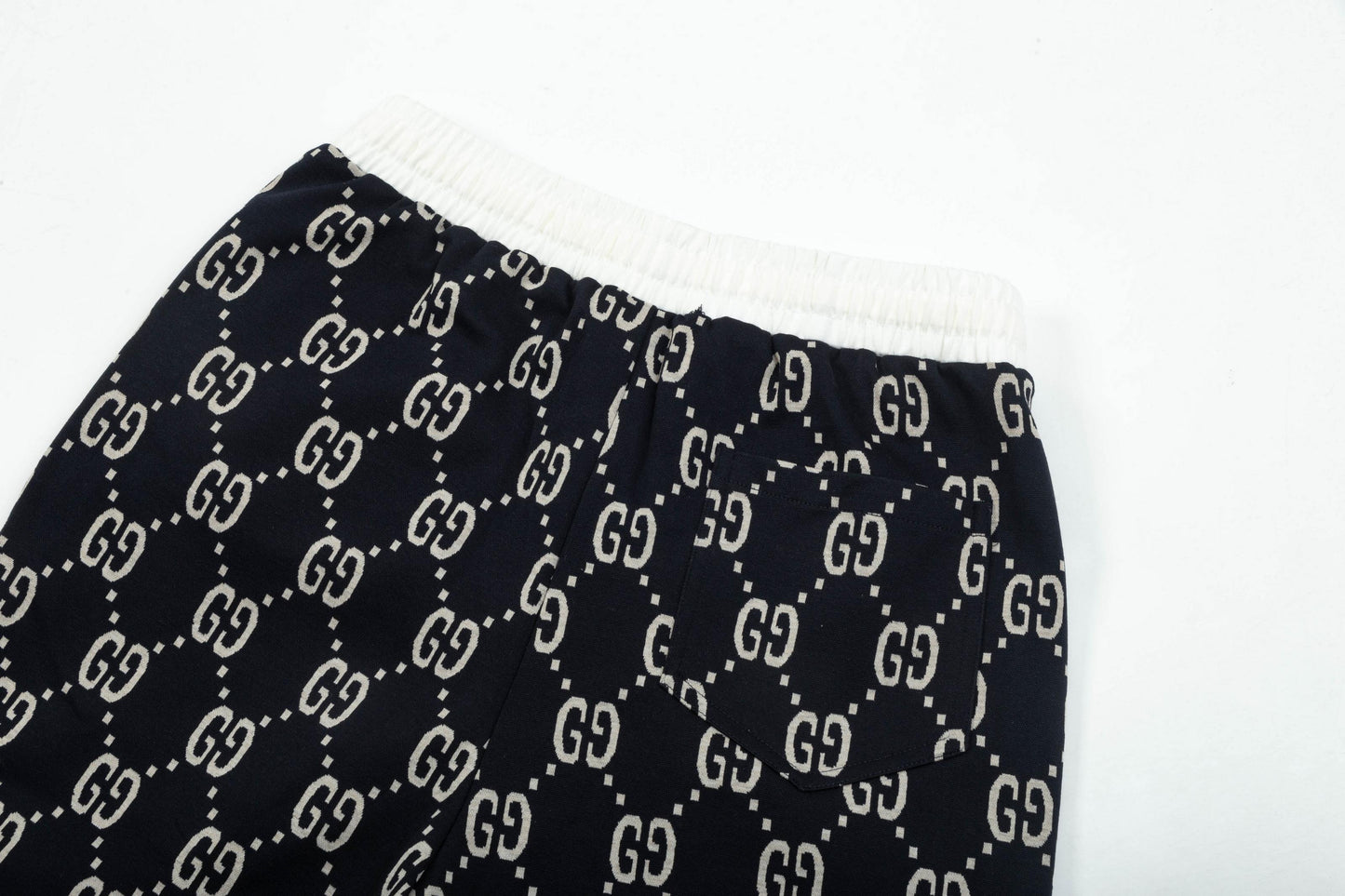 Gucci Signature 7F1D Shorts - Image 102