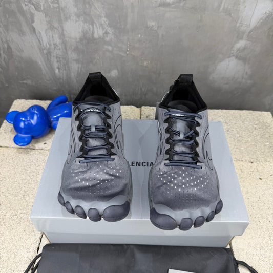 Balenciaga Anatomic Runner Sneaker #01 - Color 01 - Image 2
