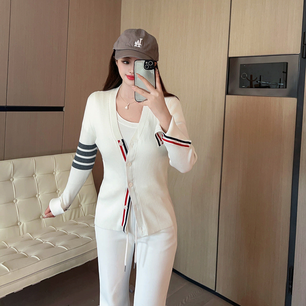 V-neck knitted cardigan（复制） THOM TREND