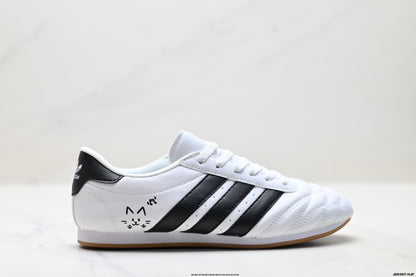Classic Court Leather Sneakers