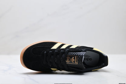 Adidas Classic Low Top Sneakers |