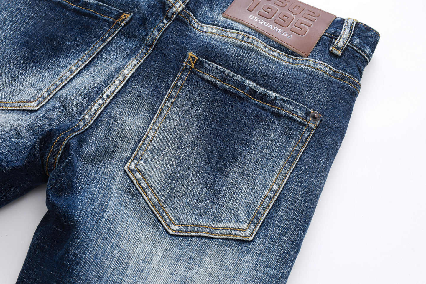DSQ2 Hole Man Jeans