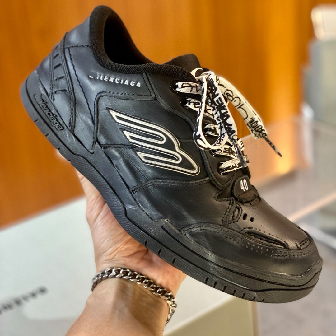 2025 Distressed Vintage Shoe