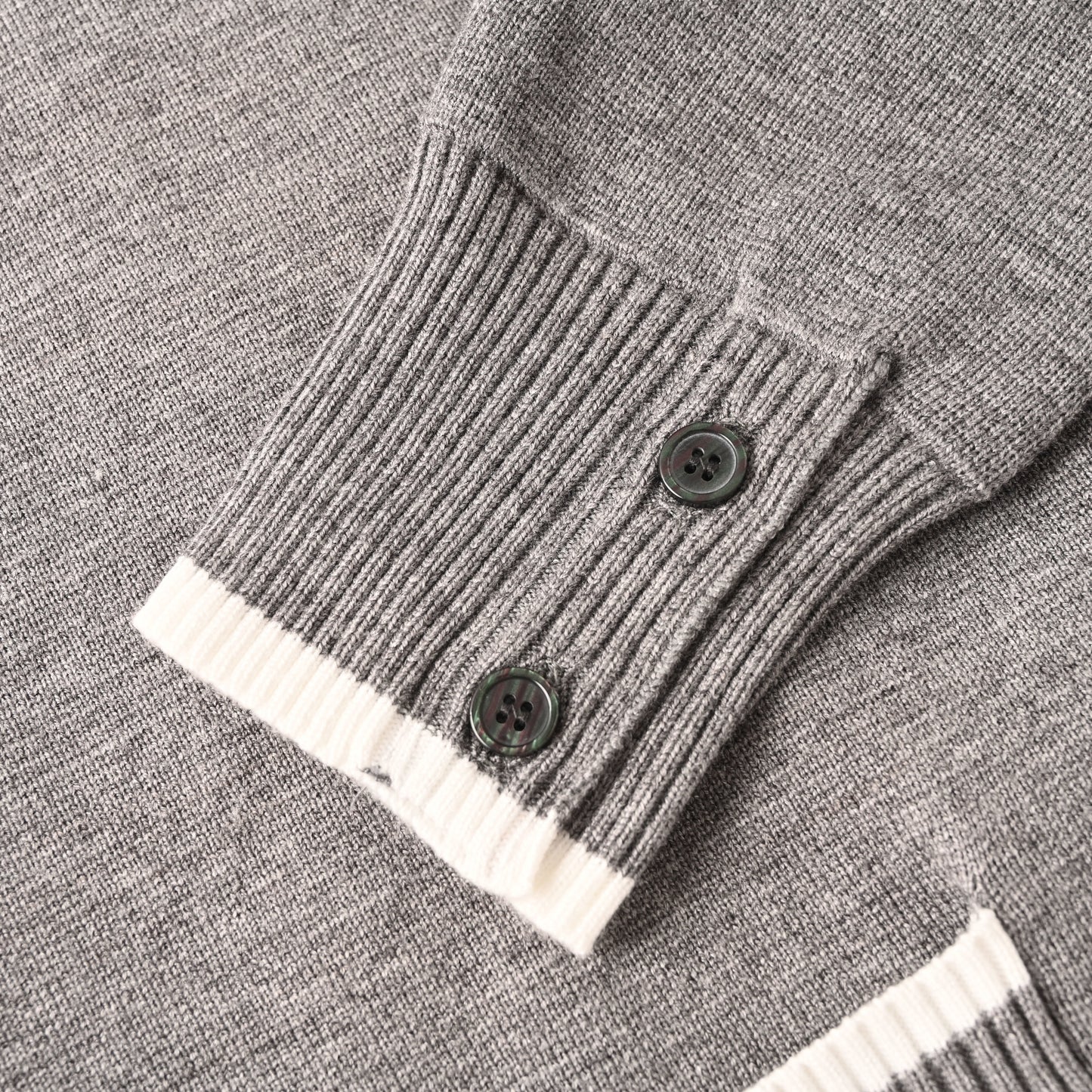 MR.TOM  2026 Knitted cardigan