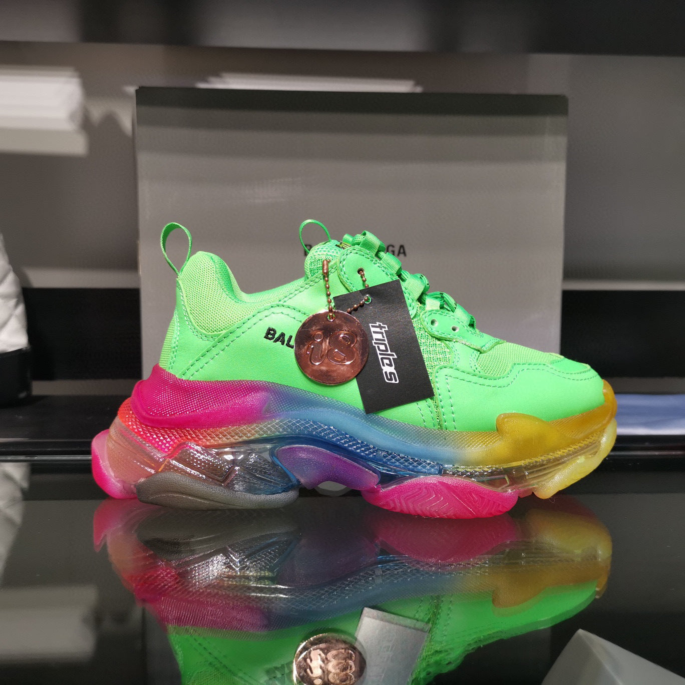 Collaboration Couple's Style Shoe