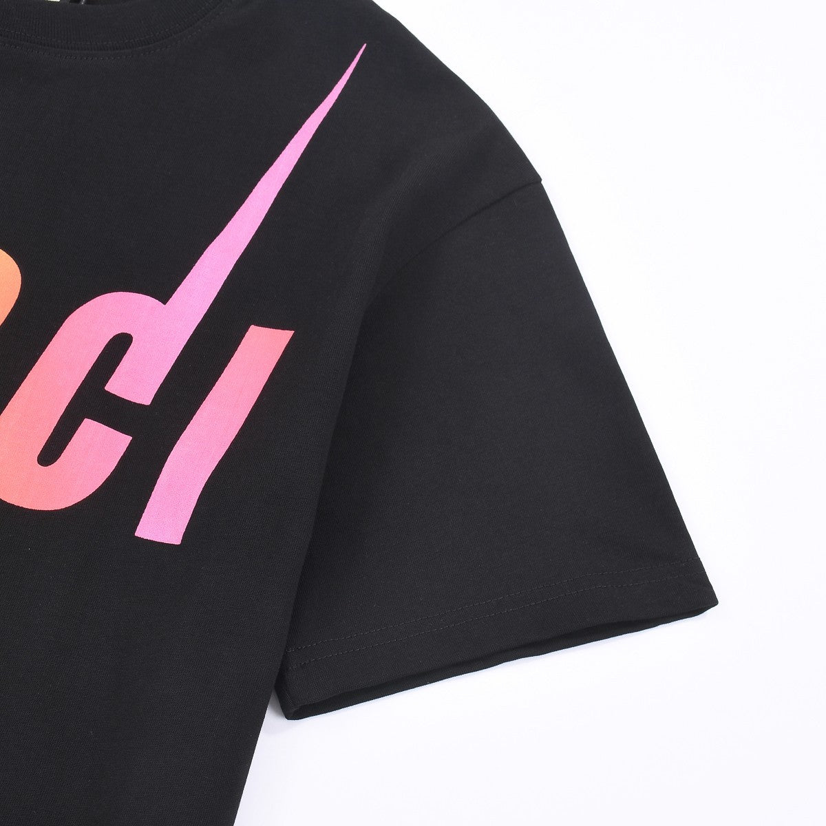 Gucci Signature 5F58 T-Shirt - Image 4