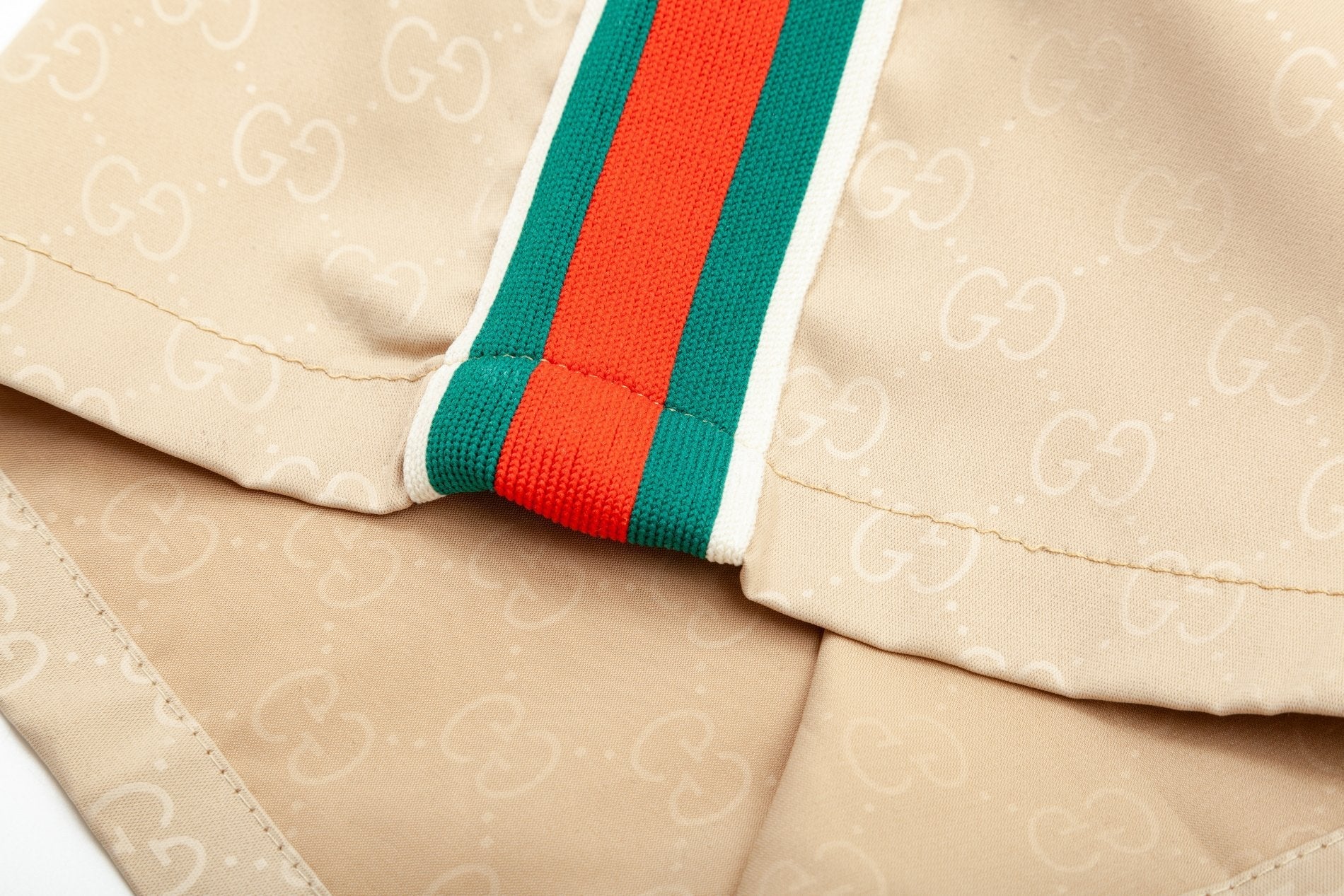 Gucci Signature 0D47 Shorts - Image 33