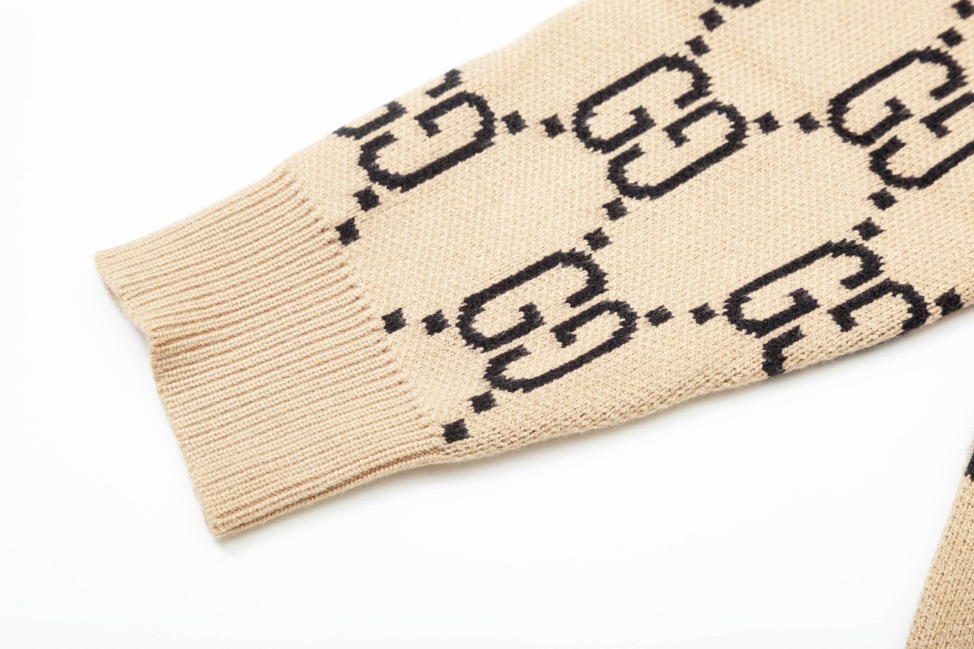 Gucci Signature BE7D Sweater - Image 60