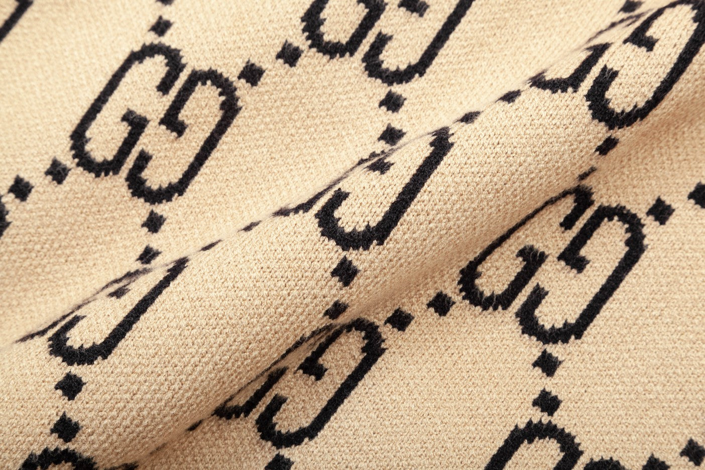 Gucci Signature BE7D Sweater - Image 61