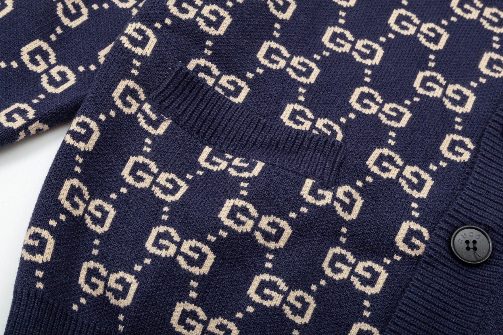 Gucci Signature 9199 Sweater - Image 13