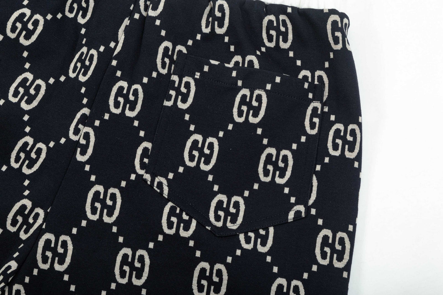 Gucci Signature 7F1D Shorts - Image 98