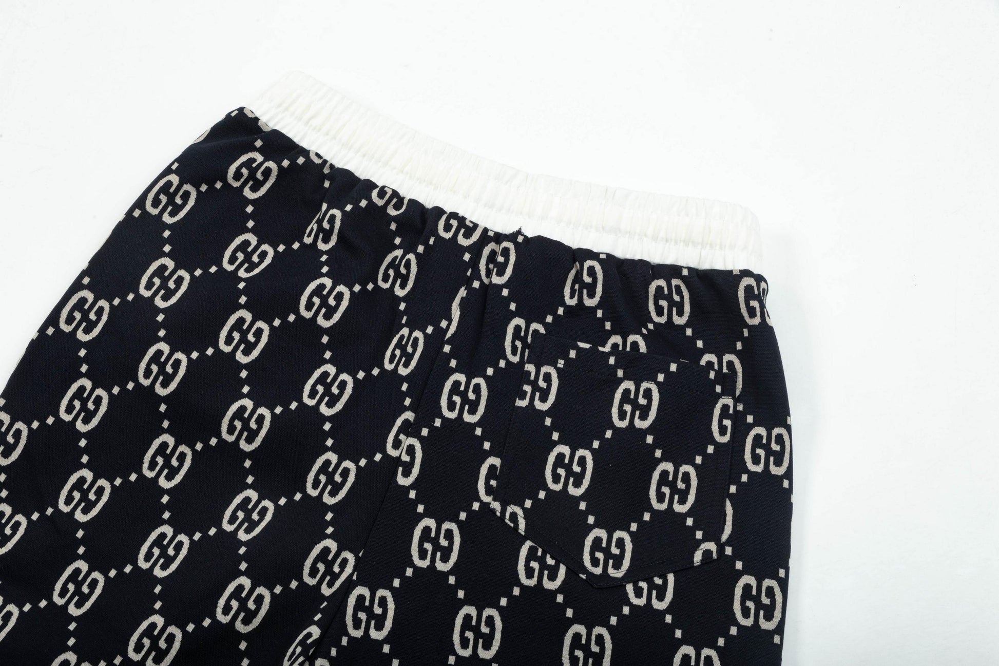 Gucci Signature 7F1D Shorts - Image 102