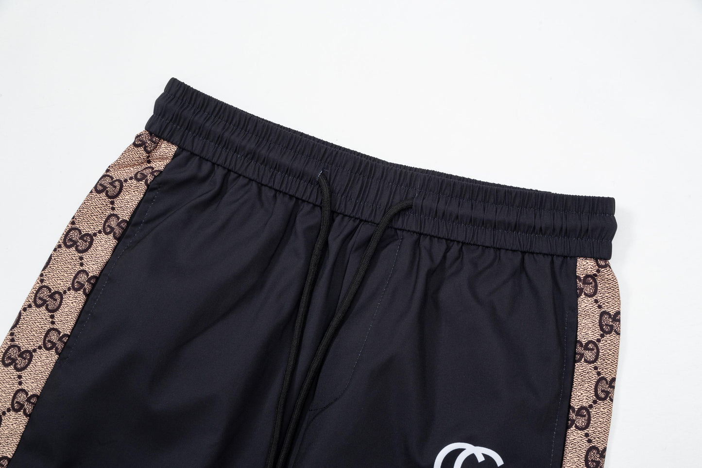 Gucci Signature 5F93 Shorts - Image 3