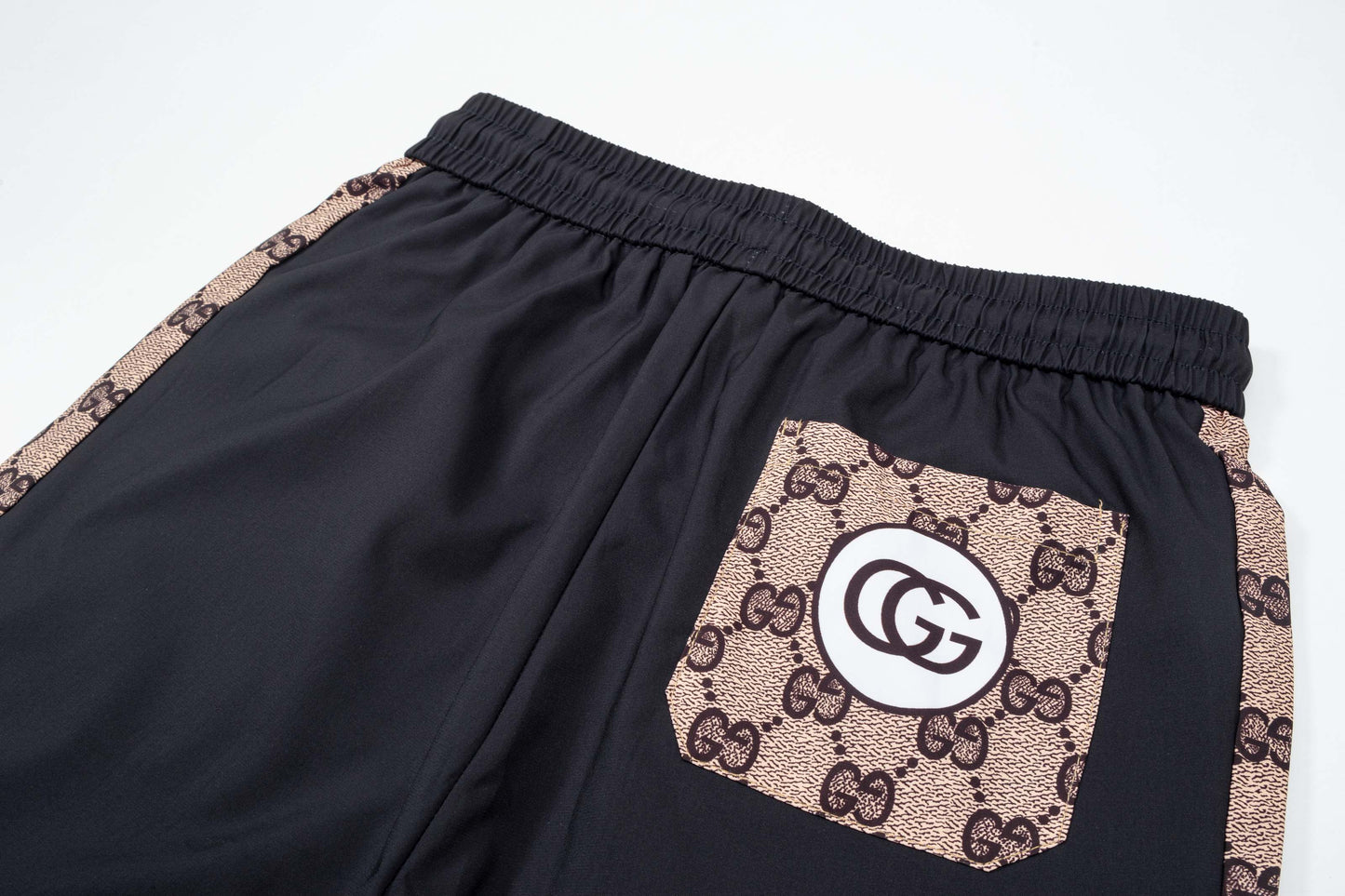 Gucci Signature 5F93 Shorts - Image 4