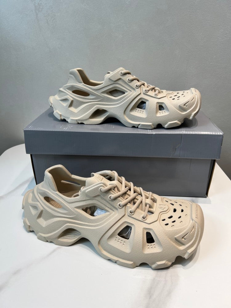 Balenciaga 当天现货！（巴黎新款凉鞋） 资讯：新款BALENCIAGA 巴黎世家-凉鞋是通过一体成型磨具，热压，精密组合等细节，展示了设计师 Demna Slide #01 - Color 05 - Image 1