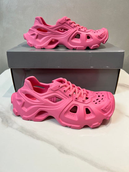 Balenciaga 当天现货！（巴黎新款凉鞋） 资讯：新款BALENCIAGA 巴黎世家-凉鞋是通过一体成型磨具，热压，精密组合等细节，展示了设计师 Demna Slide #01 - Color 03 - Image 1