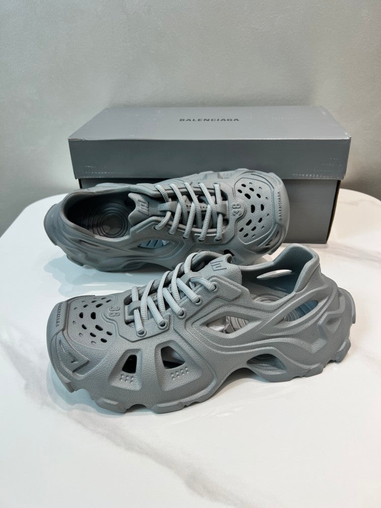 Balenciaga 当天现货！（巴黎新款凉鞋） 资讯：新款BALENCIAGA 巴黎世家-凉鞋是通过一体成型磨具，热压，精密组合等细节，展示了设计师 Demna Slide #01 - Color 01 - Image 6