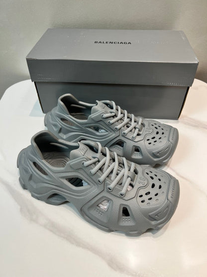 Balenciaga 当天现货！（巴黎新款凉鞋） 资讯：新款BALENCIAGA 巴黎世家-凉鞋是通过一体成型磨具，热压，精密组合等细节，展示了设计师 Demna Slide #01 - Color 01 - Image 2
