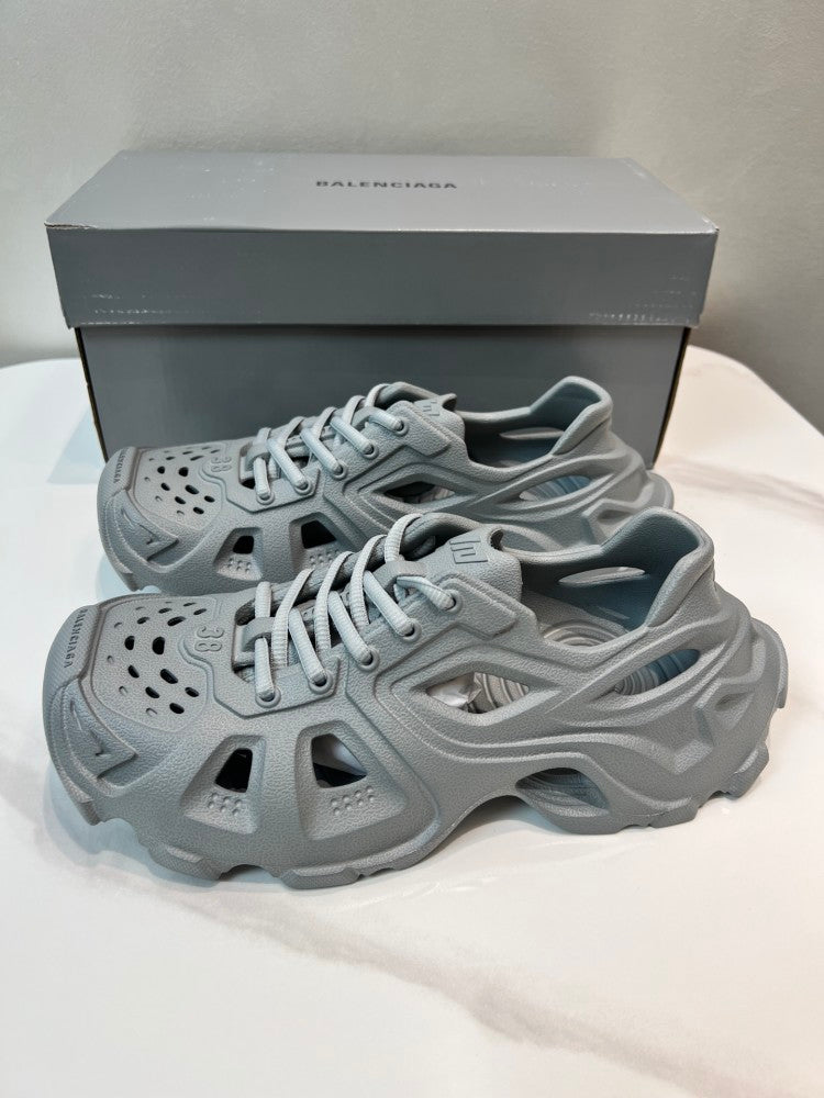 Balenciaga 当天现货！（巴黎新款凉鞋） 资讯：新款BALENCIAGA 巴黎世家-凉鞋是通过一体成型磨具，热压，精密组合等细节，展示了设计师 Demna Slide #01 - Color 01 - Image 3