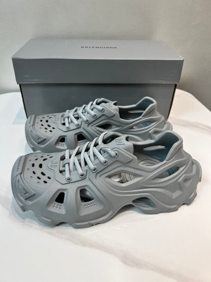 Balenciaga 当天现货！（巴黎新款凉鞋） 资讯：新款BALENCIAGA 巴黎世家-凉鞋是通过一体成型磨具，热压，精密组合等细节，展示了设计师 Demna Slide #01 - Color 01 - Image 3