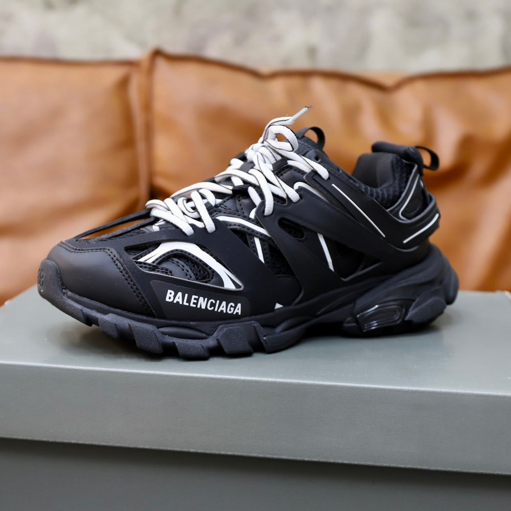 Balenciaga Men's Sneakers - Style 425775