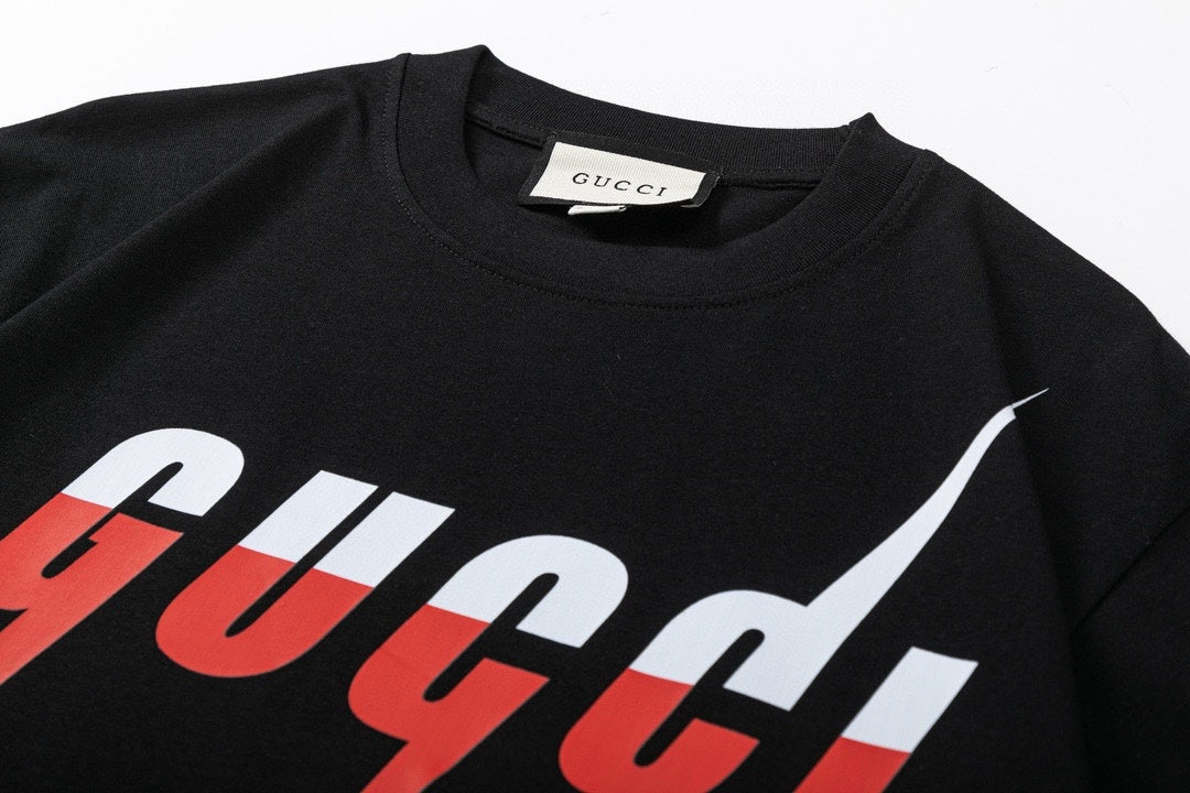 Gucci Logo Print T-Shirt - Image 12