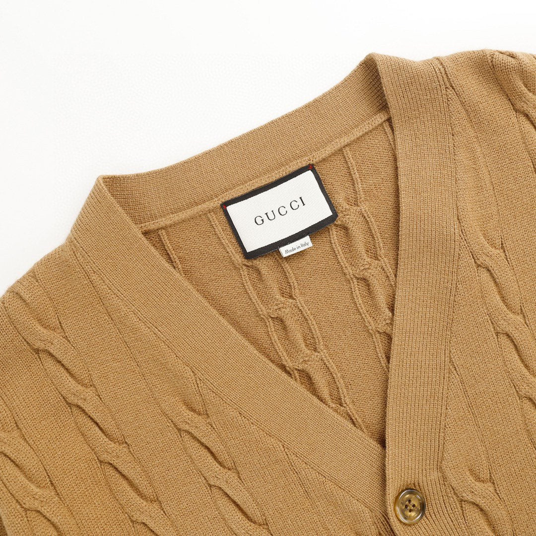Gucci Signature A0B8 Apparel - Image 6