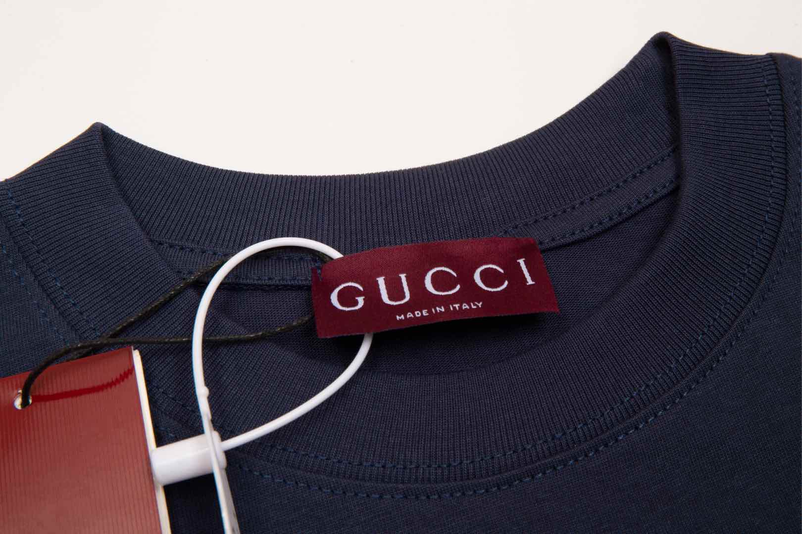 Gucci Signature 232D T-Shirt - Image 3