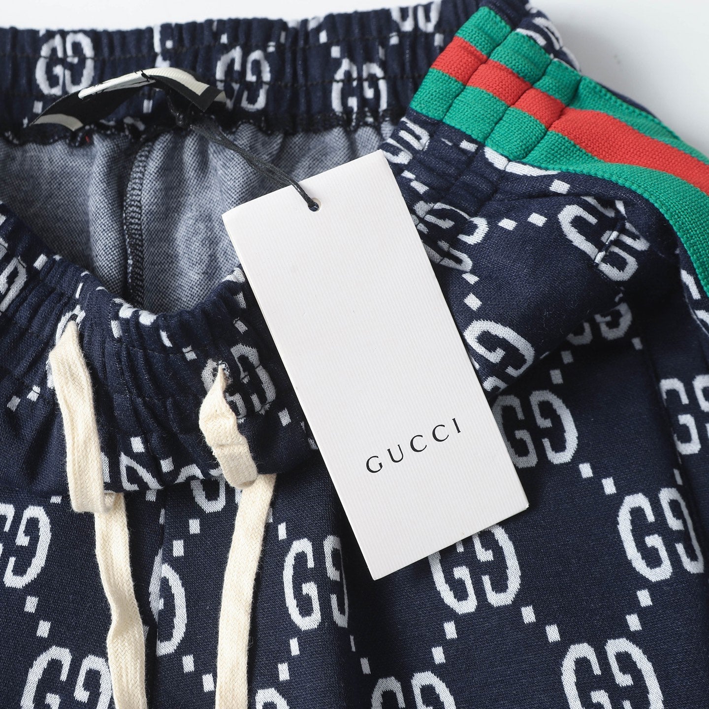 Gucci Signature 6431 Shorts - Image 4