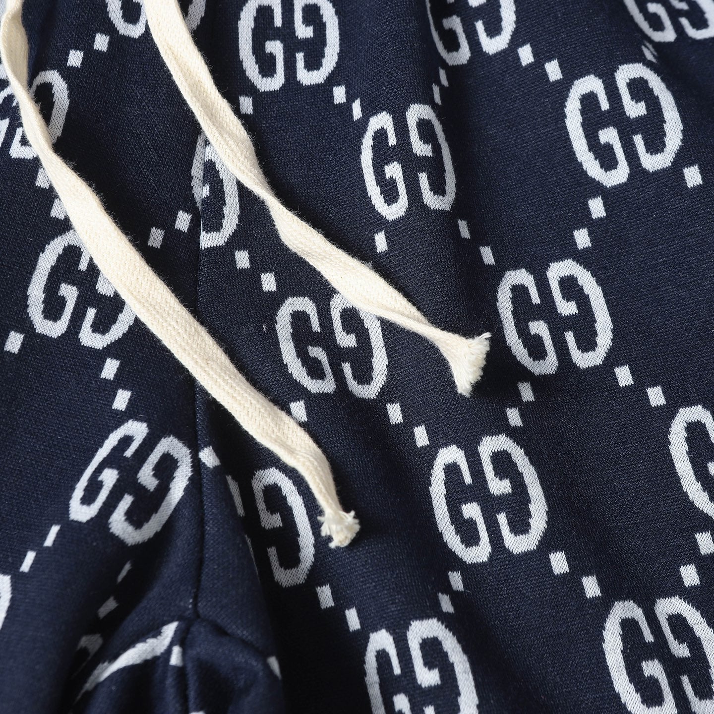 Gucci Signature 6431 Shorts - Image 5