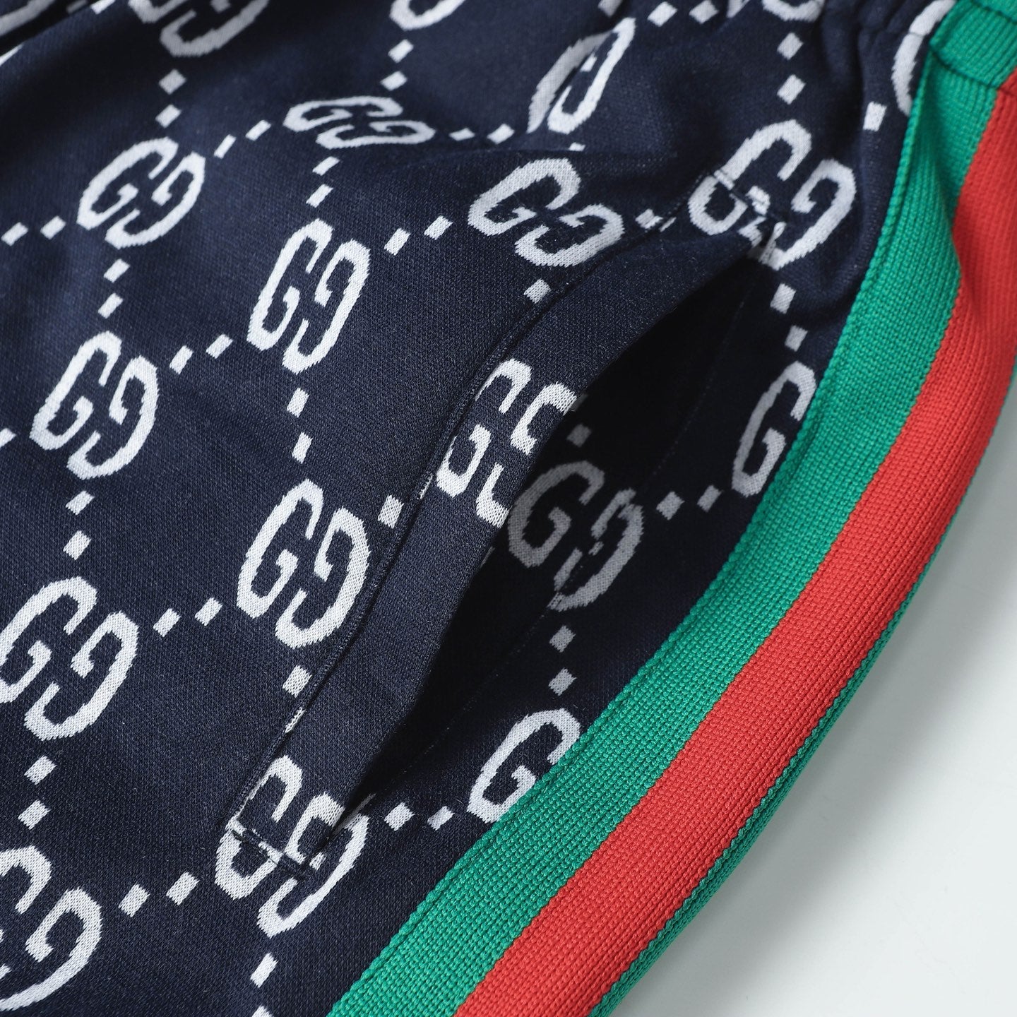 Gucci Signature 6431 Shorts - Image 9