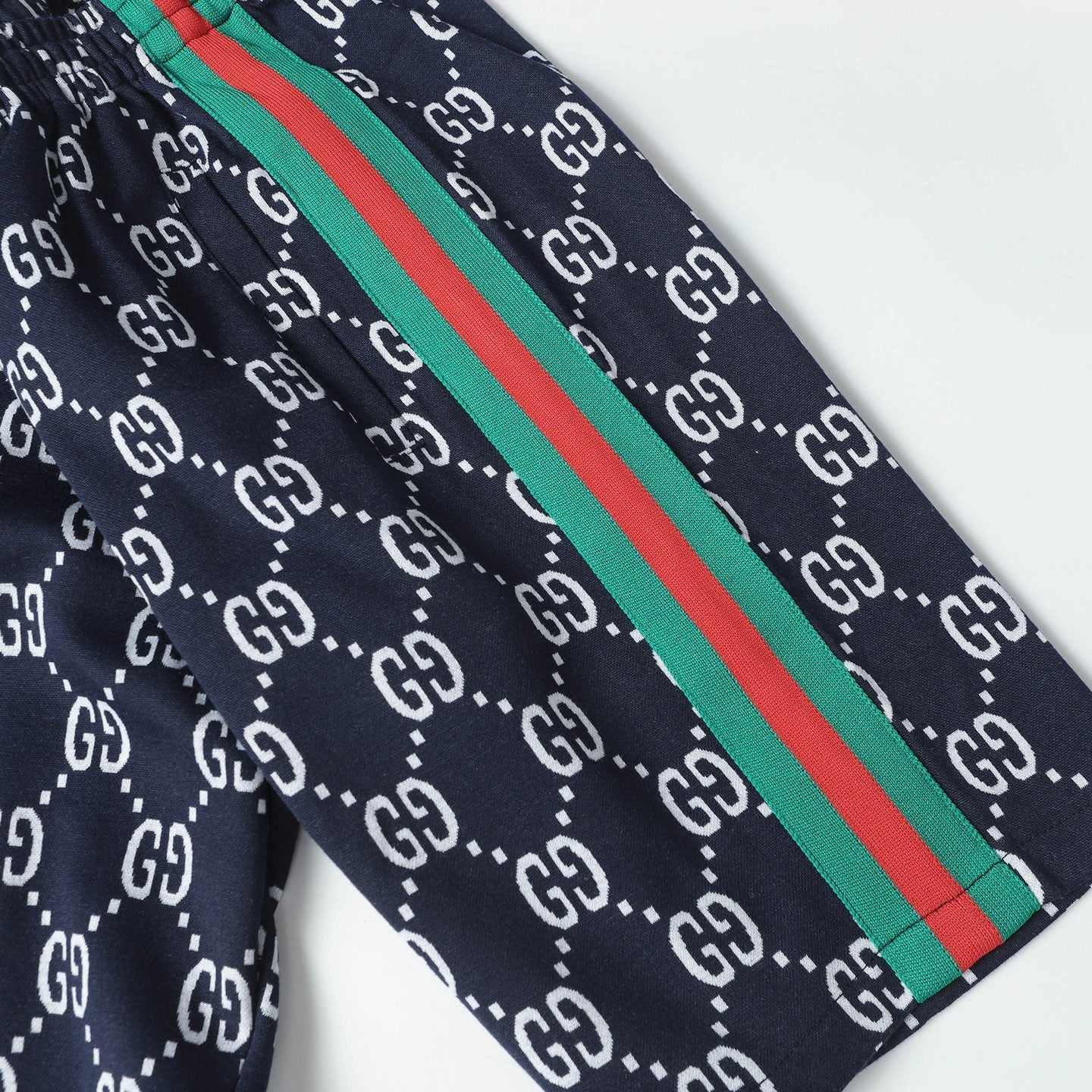 Gucci Signature 6431 Shorts - Image 11