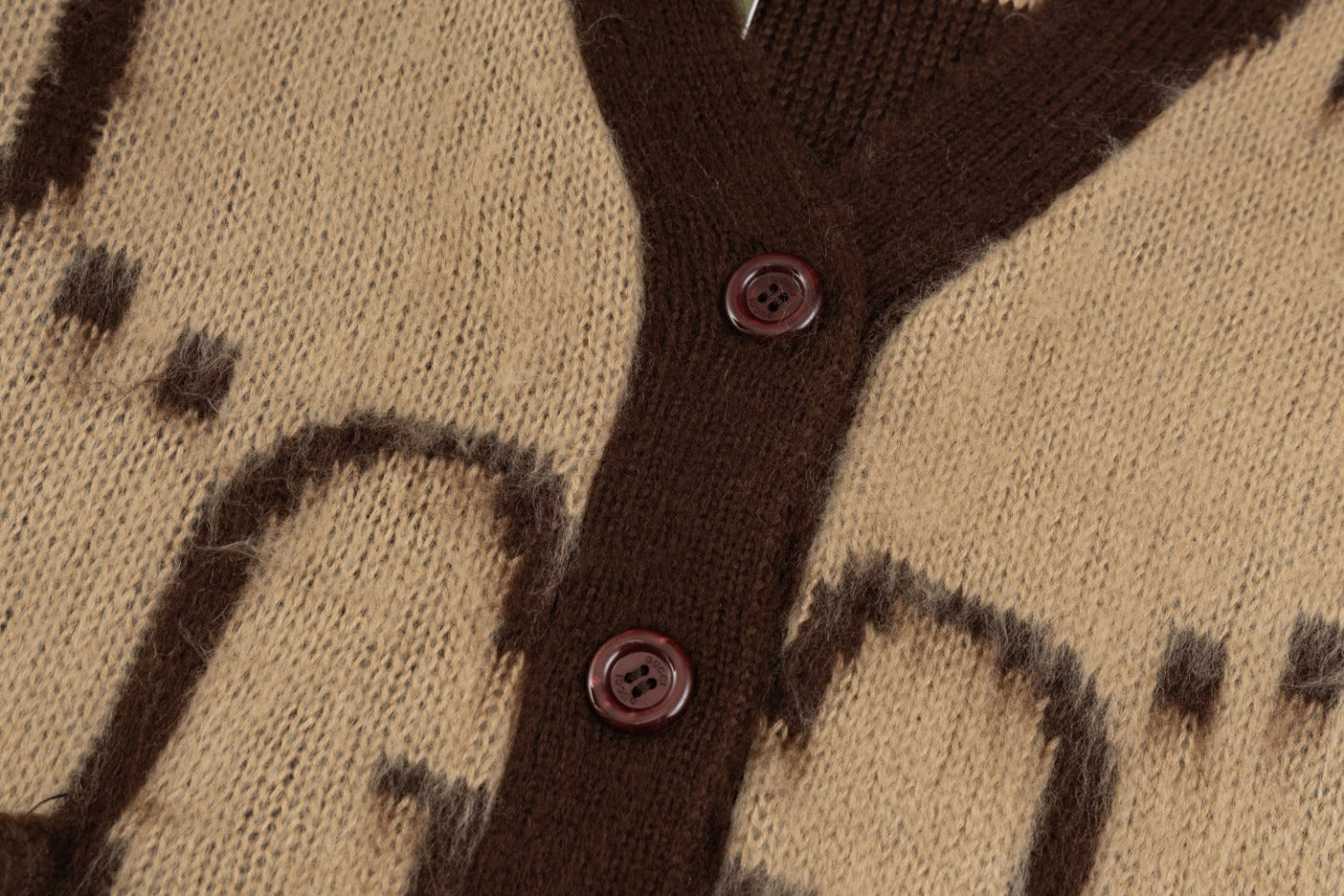 Gucci Signature 8B21 Apparel - Image 5